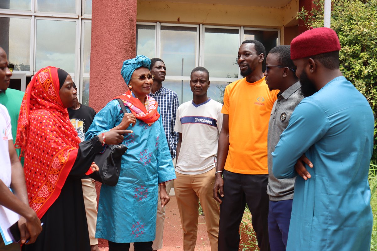 CodeLoccol tweet media