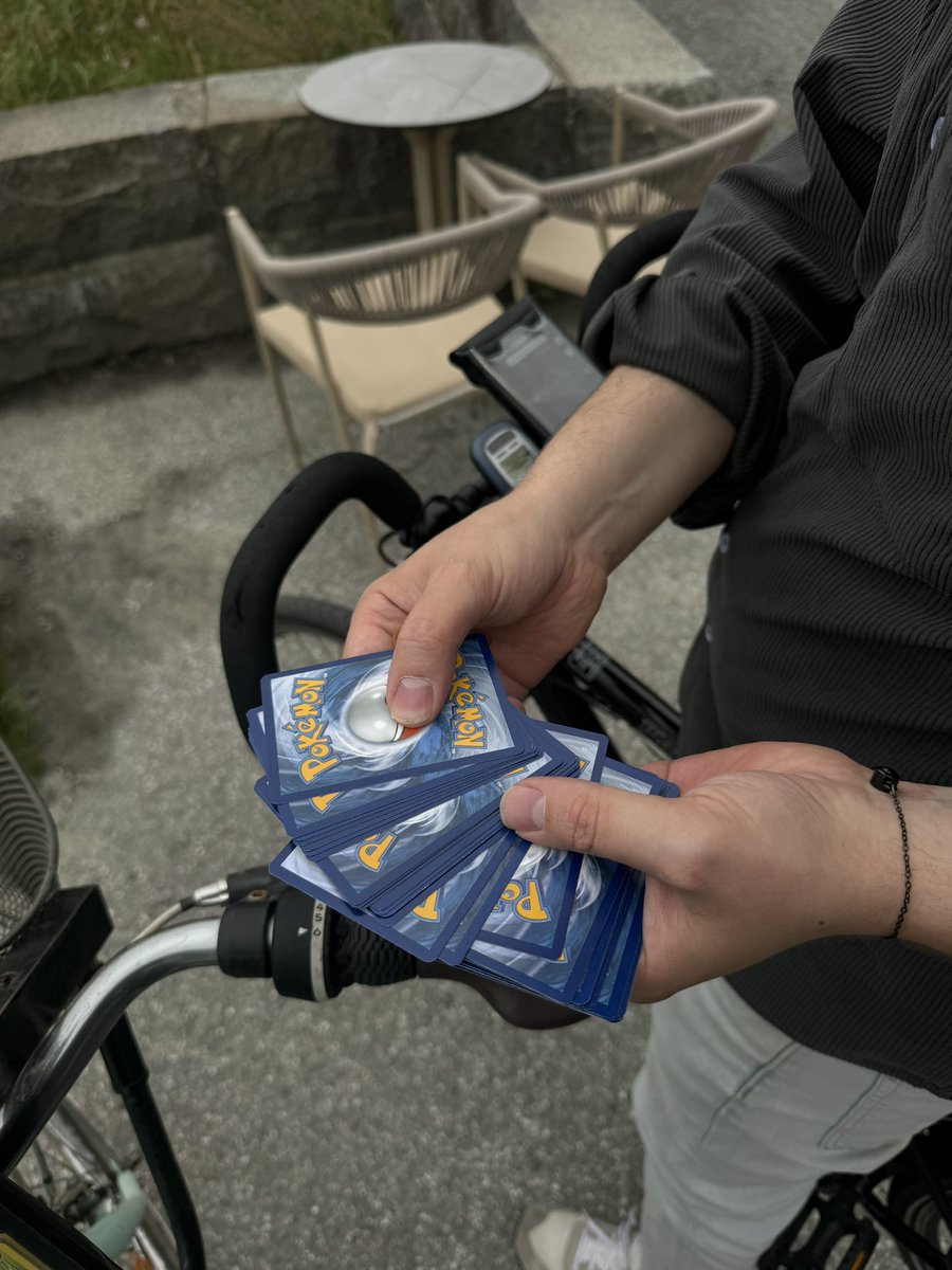 fobpfer's tweet photo. geburtstags-überraschungstag war dieses jahr wieder wundersüß dieses jahr ft christians ganztätgig begleitender selfmade pokemon-schnitzeljagd https://t.co/weSkWOY6Z4