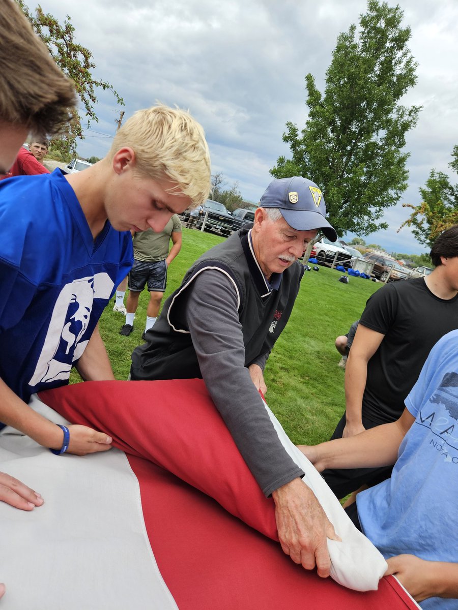 Montanarocket38's tweet photo. The annual replacing of Old Glory!  @CorvallisFB @AEmerson2028 @AydenSpencer22 @bransonb2028 Now its game night! https://t.co/OvigcsmHnE