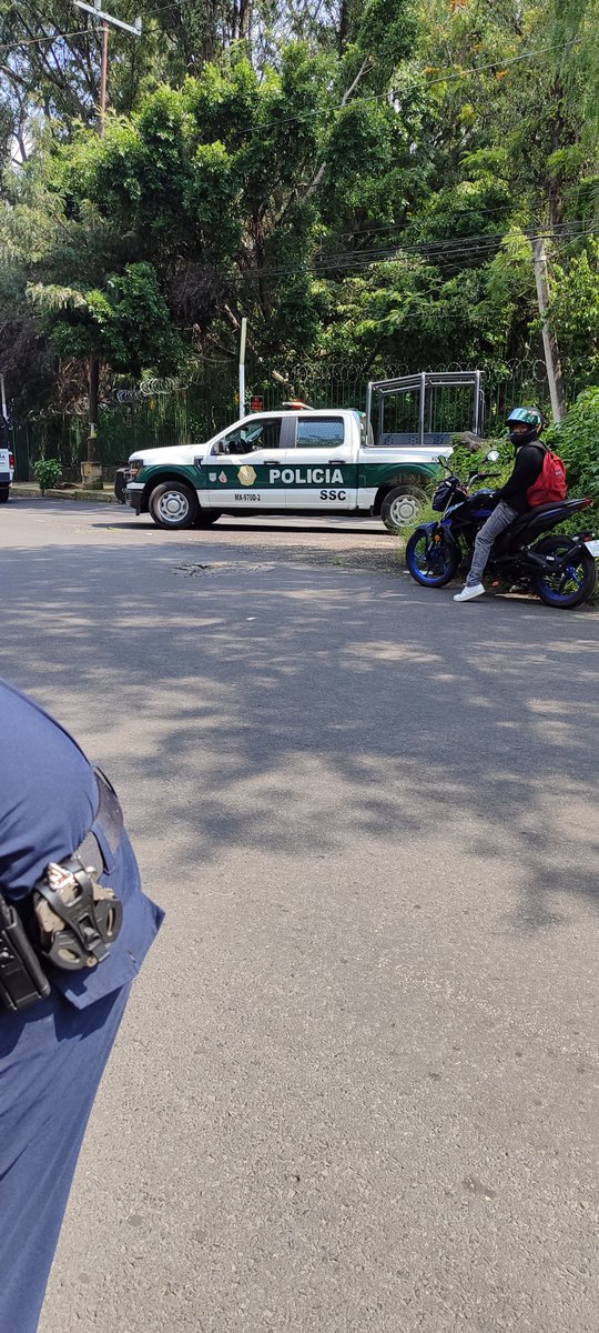 Oye <a href="/SSC_CDMX/">SSC CDMX</a> <a href="/Alcaldia_Coy/">Alcaldía de Coyoacán</a> <a href="/PabloVazC/">Pablo Vázquez Camacho</a> <a href="/ClaraBrugadaM/">Clara Brugada Molina</a> 
En Luis Murillo  hay retén de motos dónde sin explicación de quienes son y sin identificarse te piden documentos "que te quede claro que te puedo pedir lo que yo quiera y que me llamo Carlos" dijo