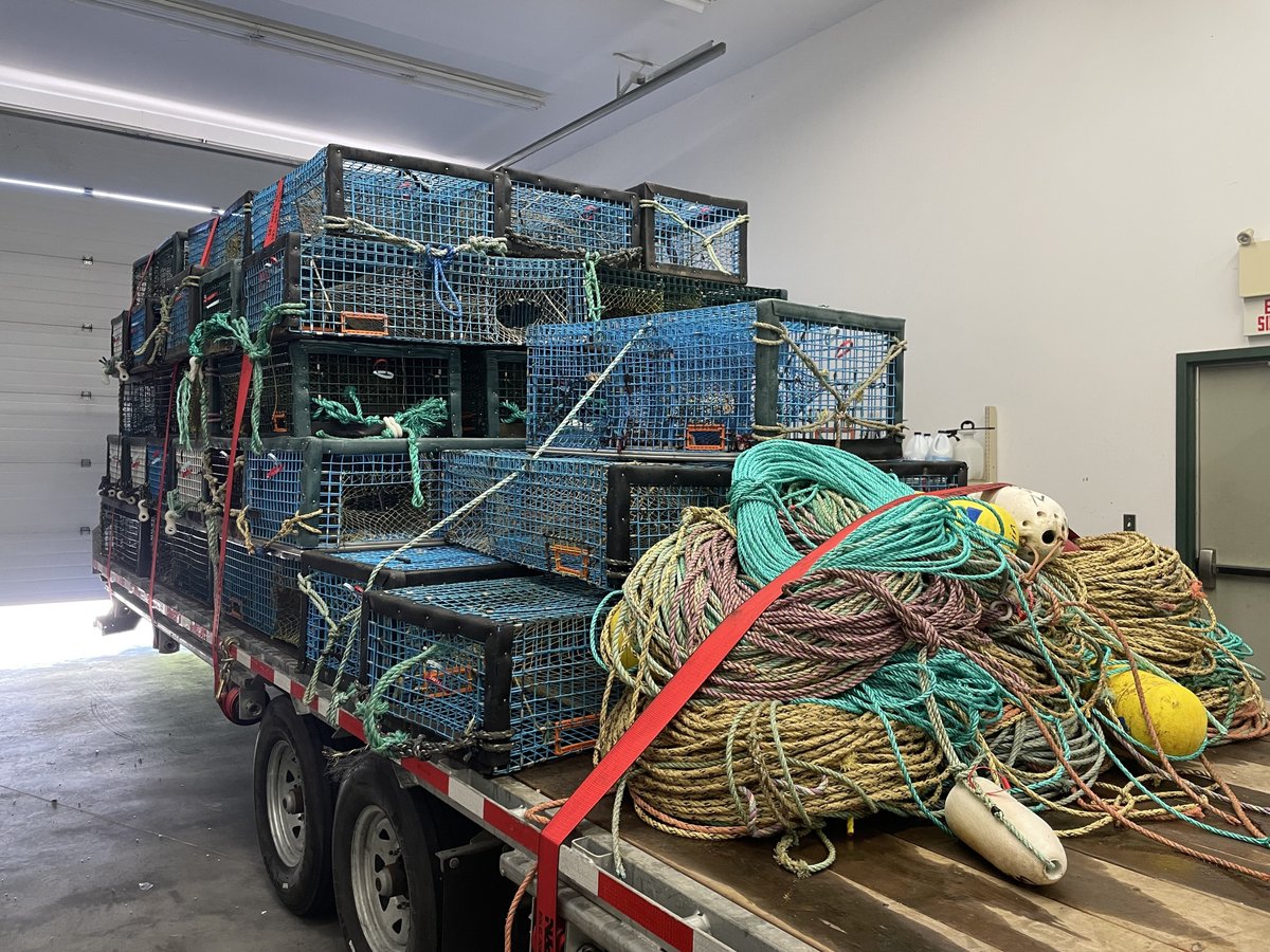 MPO Maritimes (@mpo_mar) on Twitter photo Le 26 août, les agents des pêches du sud-ouest de la N.-É ont procédé à l'arraisonnement en mer d'un navire de pêche dans la baie St. Marys et ont arrêté 4 personnes pour des infractions à la Loi sur les pêches, notamment pour avoir pêché au casier à homard sans autorisation. Le 26 août, les agents des pêches du sud-ouest de la N.-É ont procédé à l'arraisonnement en mer d'un navire de pêche dans la baie St. Marys et ont arrêté 4 personnes pour des infractions à la Loi sur les pêches, notamment pour avoir pêché au casier à homard sans autorisation.
