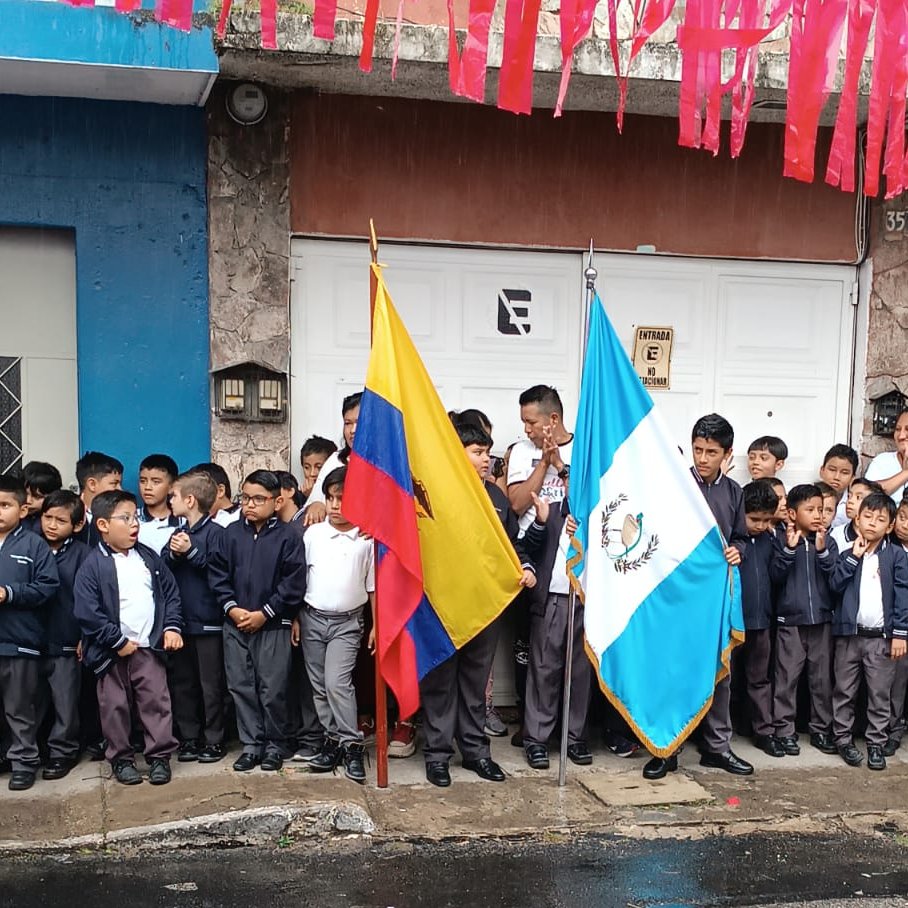 La Embajada del 🇪🇨en 🇬🇹 celebró los 216 años del Primer Grito de Independencia con la premiación del IV Concurso infantil “Me Gusta Ecuador 2025” 🎨. Los 12 trabajos ganadores reflejan cultura y arte, y serán parte del calendario 2026 de la misión diplomática. @CancilleriaEC