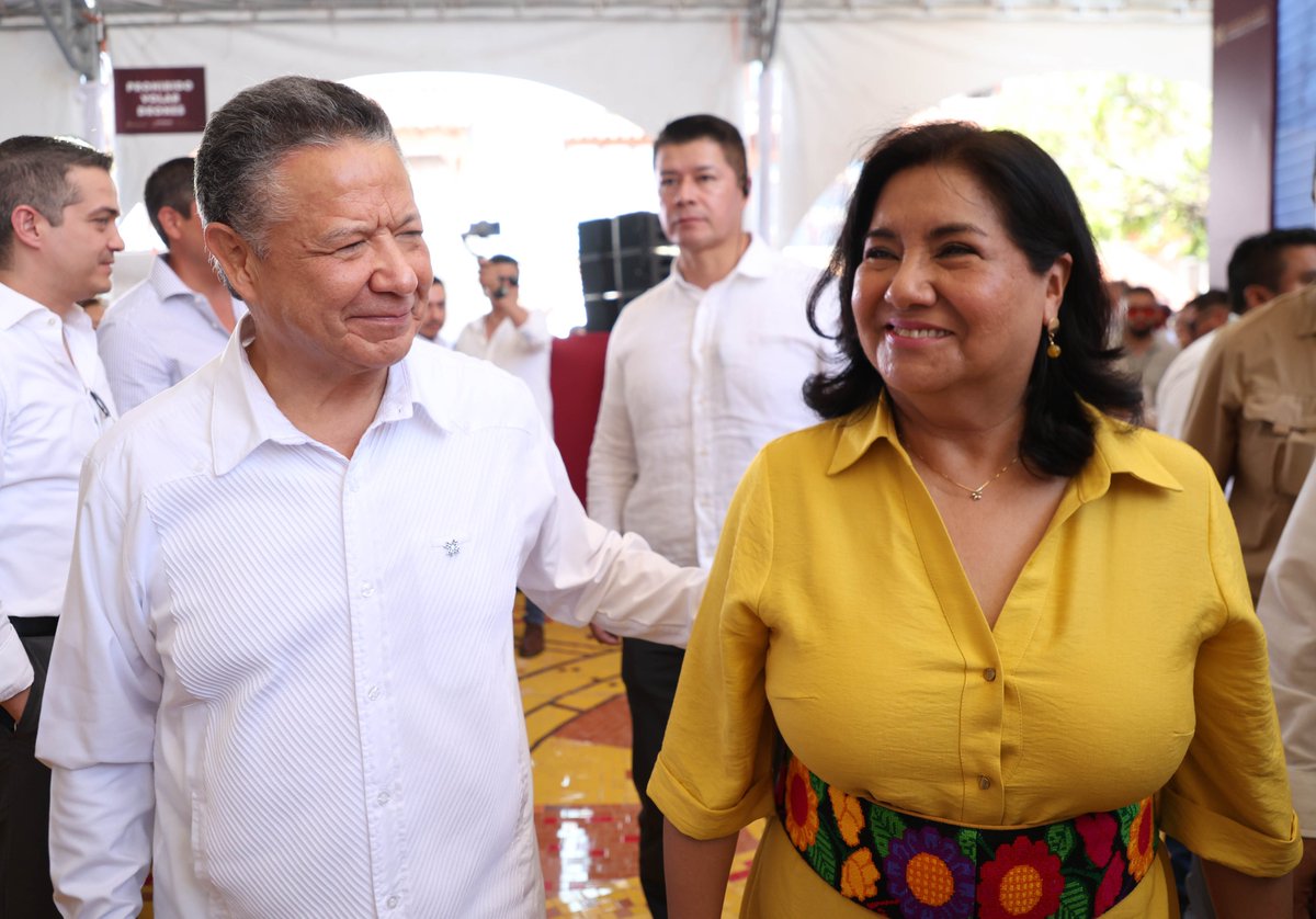 gobiernohidalgo's tweet image. El gobernador @juliomenchaca_ inició sus informes regionales en la Huasteca hidalguense, donde aseguró que la prioridad es: “que nadie se quede atrás y que nadie se quede fuera”.