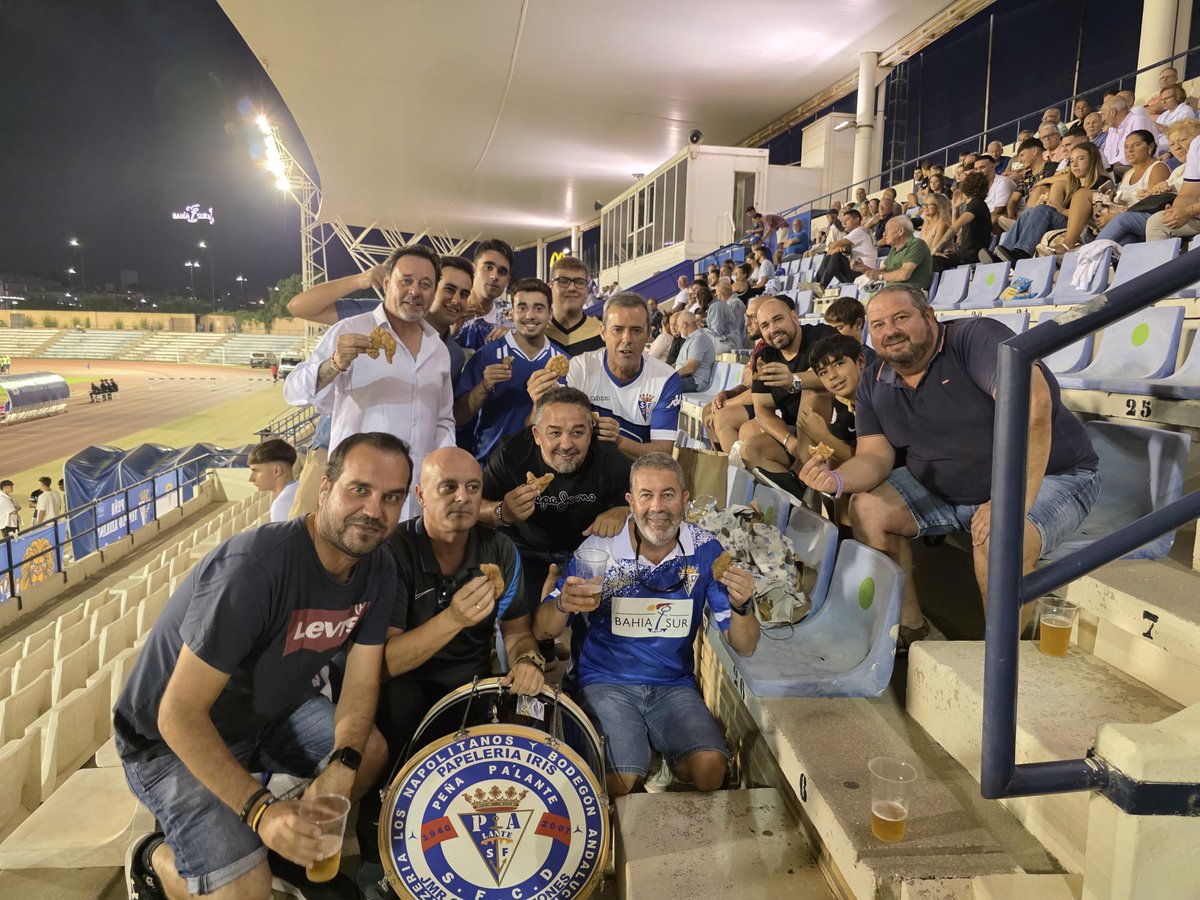 Fútbol, bienmesabe y amigos. 
Apúntate al plan.Primer e histórico partido.
Victoria por 3 a 0 ante un buen Pastora que presentó batalla durante 45 min.