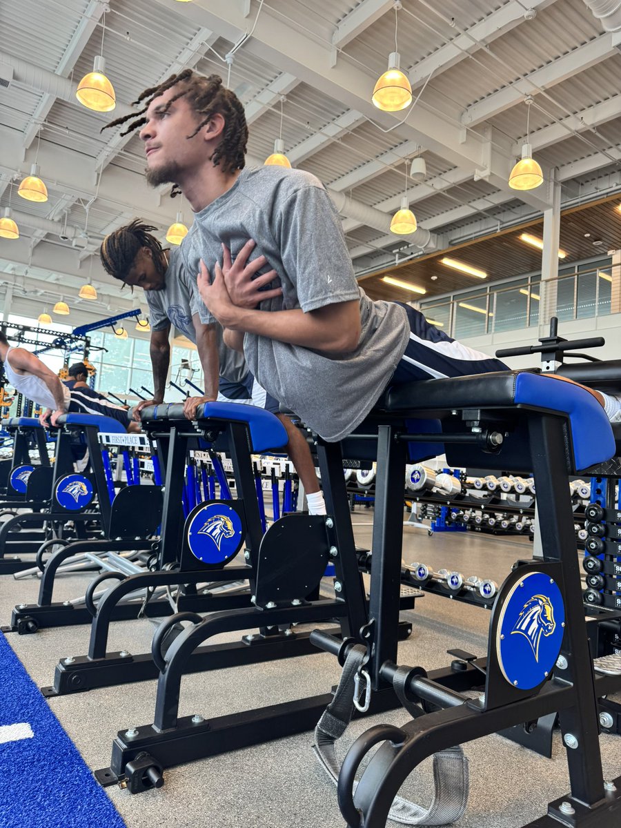 𝐒𝐓𝐑𝐎𝐍𝐆 finish to the week! ⚡️

#BlueAndGold