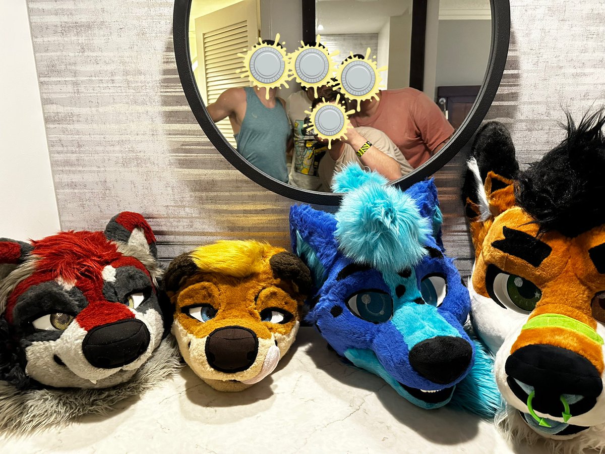 WE’RE HEREEE ‼️ WE MADE IT BITCHEEES