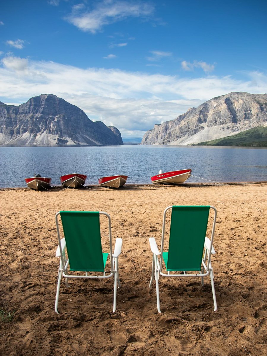 Summer days in the NWT are long, bright, and unforgettable. 🌊 With fall just around the corner, there’s no better time to embrace the last golden moments of the season. From sandy beaches to spectacular lakes, your perfect northern summer awaits.

📸 tammyplarkin
📍Nahanni