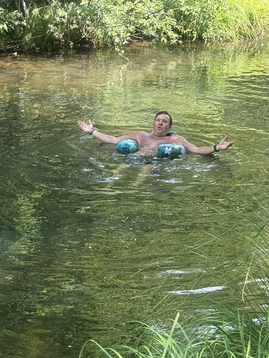 djmasi's tweet image. Enjoying Life Above the Waterline. For less then $150 you and friends can to.  Wait! That includes you and 5 others. 

Free 5 tips for vacation floating. One device solves balance in the water, like flying or hovering over the creek boulders or sandy beach bottom. #floatnthang