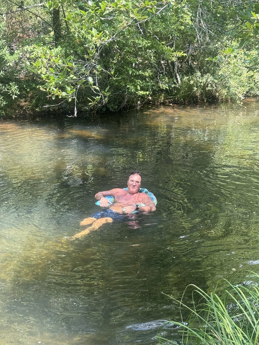 djmasi's tweet image. Enjoying Life Above the Waterline. For less then $150 you and friends can to.  Wait! That includes you and 5 others. 

Free 5 tips for vacation floating. One device solves balance in the water, like flying or hovering over the creek boulders or sandy beach bottom. #floatnthang