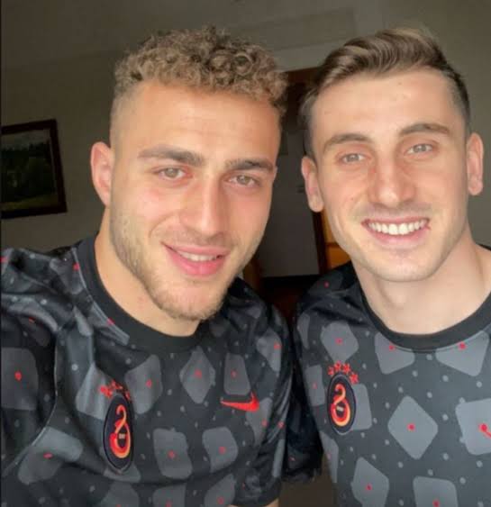 KorhanDemir7's tweet photo. Bir an düşündüm de Galatasaray 5 günlük ön alım hakkının son gününde keremi alıyor ve süresiz kadro dışı bırakıp barışla sözleşmelerinin sonuna kadar tek top idmanı yaptırıyor.  

#KONSANTRASYON
#keremaktuerkoğlu https://t.co/8Qa0H5lxgH