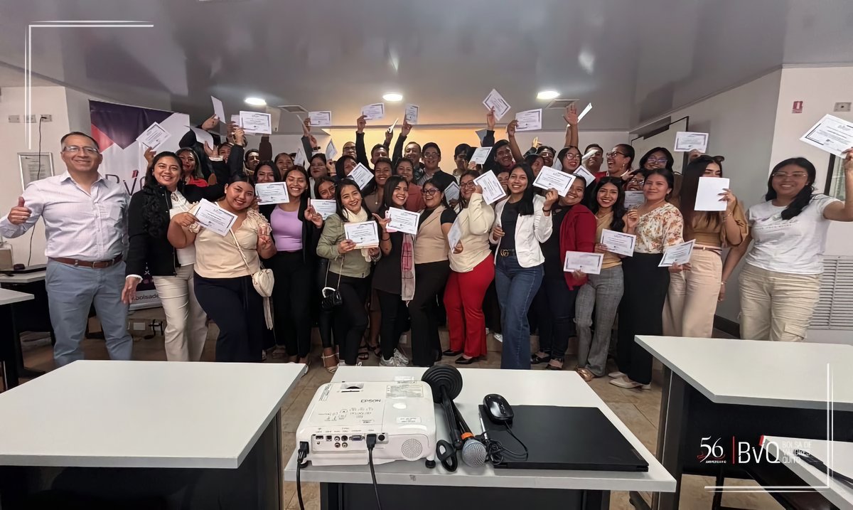 📍 Desde Santa Elena. Estudiantes de la Universidad Estatal de la Península de Santa Elena vivieron una jornada de formación sobre el mercado de valores:
✅ Sesión teórica
🎯 Juego de la Bolsa – simulador bursátil

La <a href="/valoresbvq/">Bolsa de Valores Quito</a> reafirma su compromiso con la #EducaciónFinanciera