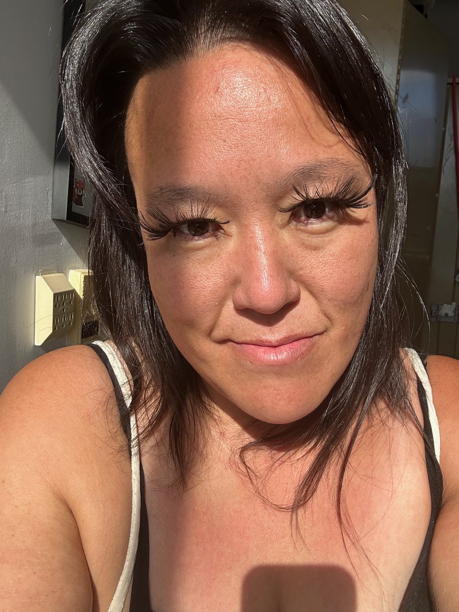 julzpak's tweet image. I got 8 pairs of these #lashes on @AliExpress_EN for $4.58 CAD which is much cheaper then getting #eyelashextensions done for hundreds of $$$  #dollars at a salon! They are a bit too long for my liking, but otherwise alright. #lashextensions #beauty #FalseEyeLashes #Eyelashes