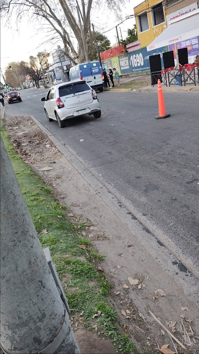 Cristian 🇦🇷 (@cerebrus2018) on Twitter photo Choque en Rondeau casi Sorrento donde se genera un caos todos los días, <a href="/MovilidadRos/">Movilidad Rosario</a> lo sabe y no hace nada
Esto se solucionaría si el transporte público circulara por el carril central... Y encima quieren sacar el metrobus de Alberdi
<a href="/CalleDeRosario/">CalleDRosario</a> <a href="/TransitoRos/">Tránsito Rosario</a> <a href="/CMDNorte/">Distrito Norte</a> Choque en Rondeau casi Sorrento donde se genera un caos todos los días, <a href="/MovilidadRos/">Movilidad Rosario</a> lo sabe y no hace nada
Esto se solucionaría si el transporte público circulara por el carril central... Y encima quieren sacar el metrobus de Alberdi
<a href="/CalleDeRosario/">CalleDRosario</a> <a href="/TransitoRos/">Tránsito Rosario</a> <a href="/CMDNorte/">Distrito Norte</a>