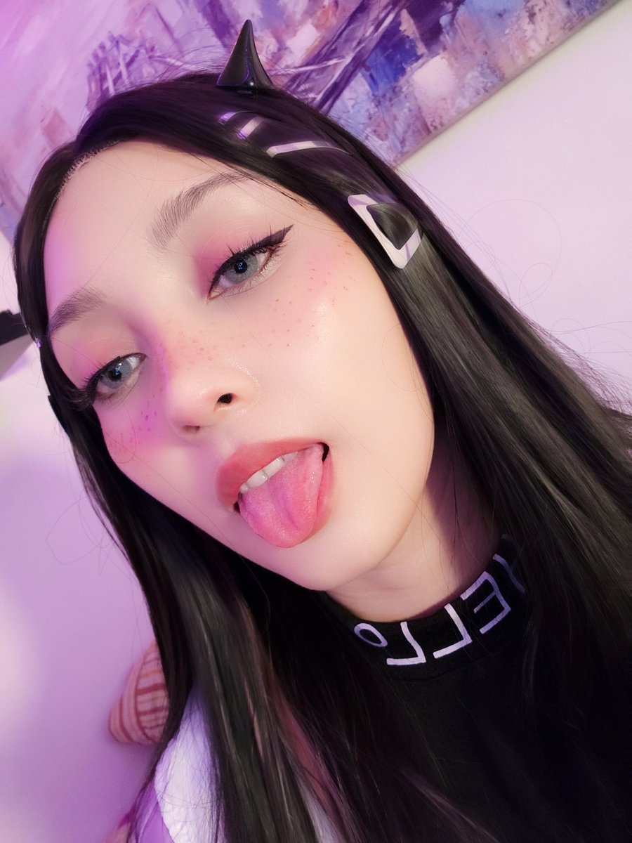 ₊˚ ୨ৎ ᴠᴀɴɪᴛʏᴍᴏᴏɴ 🌸 tweet media