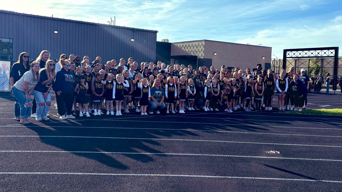 MSD Decatur (@msddecatur) on Twitter photo Decatur Youth Football and Cheer in the spotlight at tonight’s <a href="/DCHawkFootball/">DCHS Football</a> game! The future is bright! #DecaturProud Decatur Youth Football and Cheer in the spotlight at tonight’s <a href="/DCHawkFootball/">DCHS Football</a> game! The future is bright! #DecaturProud