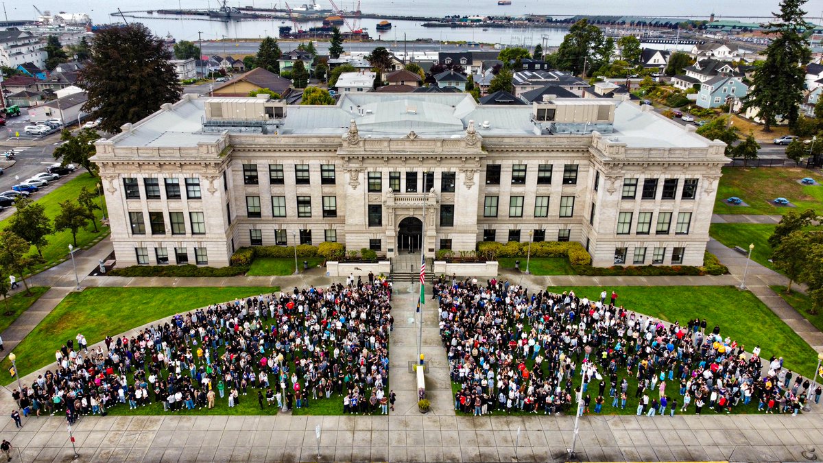 Everett High School (@eps_everetths) on Twitter photo Our students and staff make our school amazing! Sea of E 2025-2026! #GoGulls <a href="/DrIanBSaltzman/">Dr. Ian B. Saltzman</a> <a href="/EPS_Region1/">Cathy Woods</a> <a href="/EverettSchools/">Everett Public Schools.WA</a> Our students and staff make our school amazing! Sea of E 2025-2026! #GoGulls <a href="/DrIanBSaltzman/">Dr. Ian B. Saltzman</a> <a href="/EPS_Region1/">Cathy Woods</a> <a href="/EverettSchools/">Everett Public Schools.WA</a>