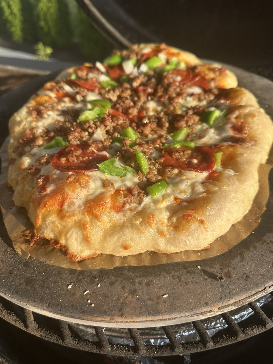 gmorton512's tweet image. Some pizza with homemade sourdough bread on #biggreenegg to kick off Labor Day weekend.