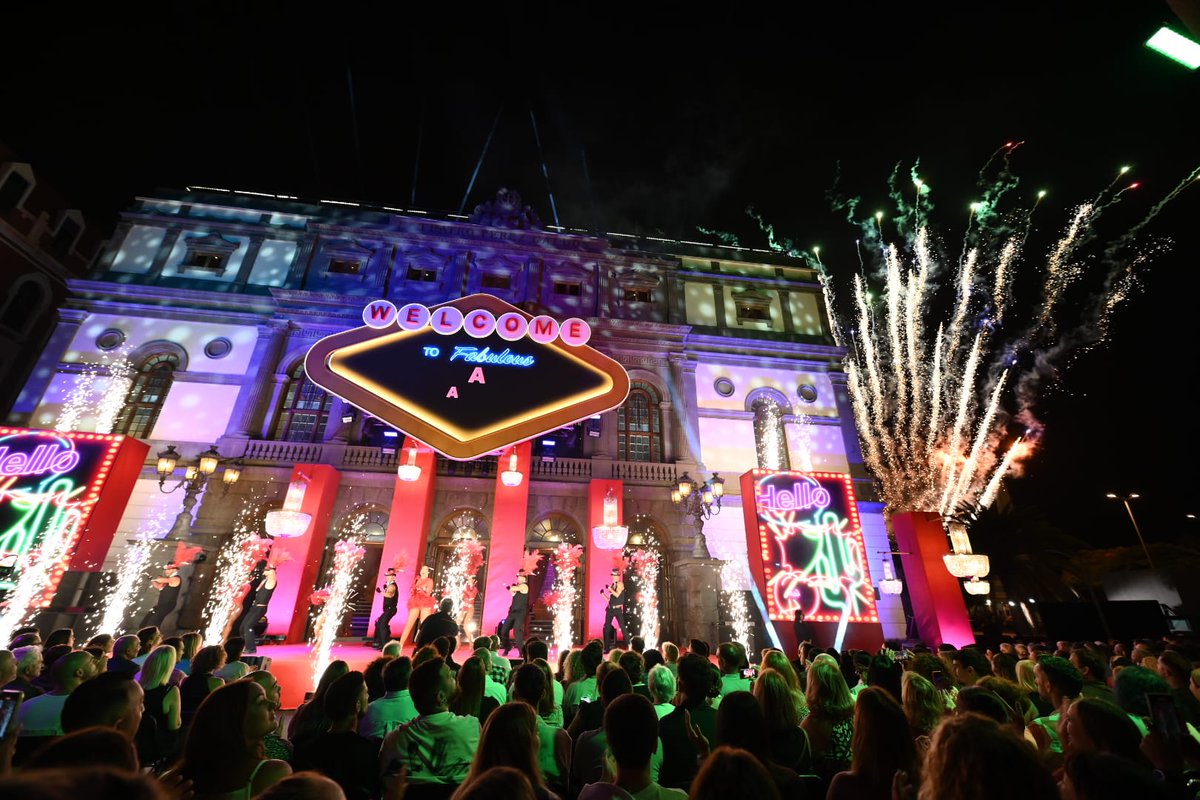 ¡El Carnaval de 2026 ya tiene cartel!

🐟 Una sardina con escamas de póker diseñada por Néstor Santana representará la fiesta dedicada a Las Vegas