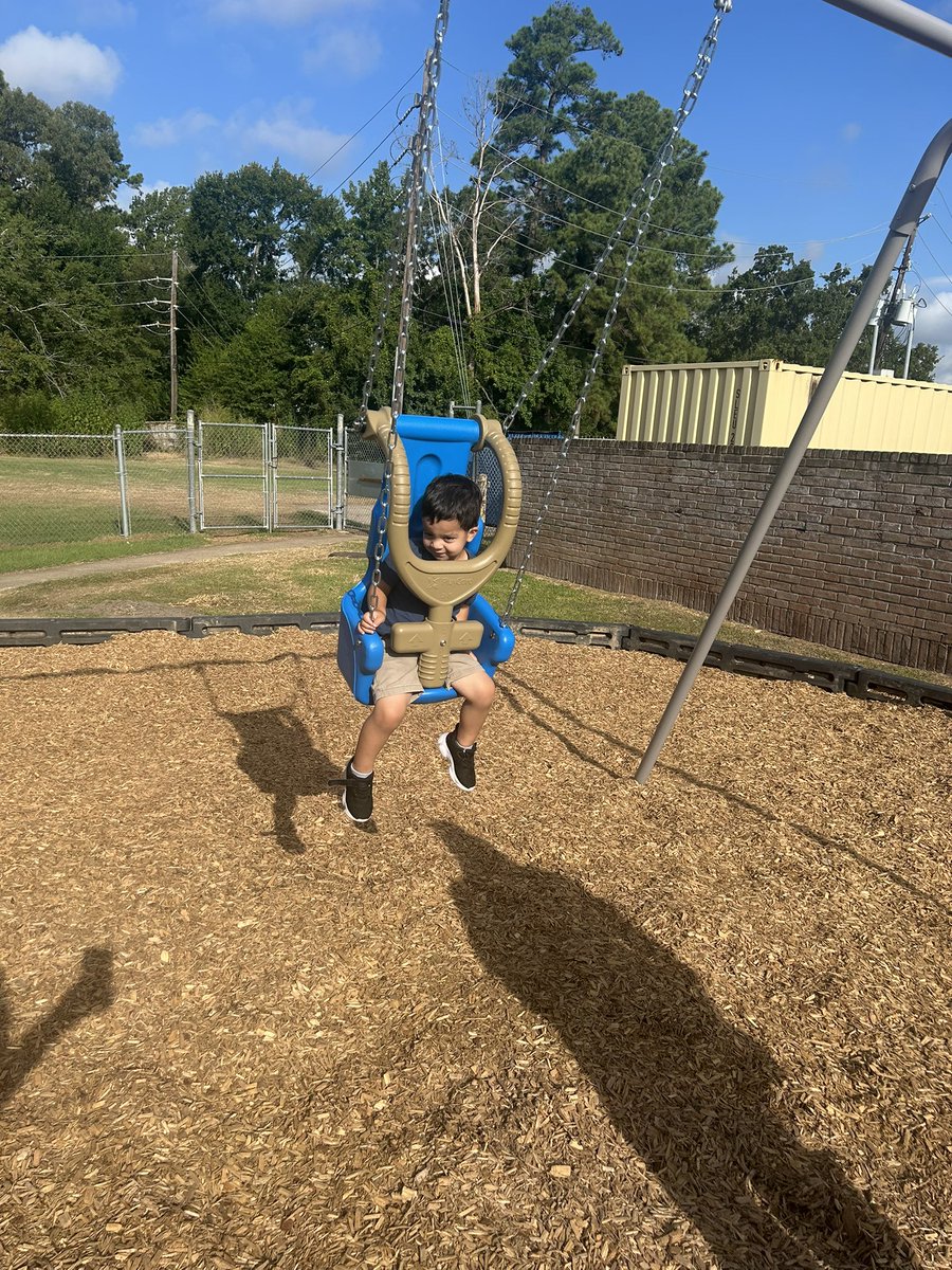 🎉 Our Oaks early childhood students had a blast playing on the new playground equipment today! Huge thanks to the Humble ISD Educational Foundation for making this possible through their grant. 💙🙌 <a href="/HumbleISD_OE/">Oaks Elementary</a> <a href="/HumbleISD_FDN/">HumbleISD Foundation</a> <a href="/HumbleISD/">Humble ISD</a> <a href="/HumbleISD_PREK/">HumbleISD ECE</a>