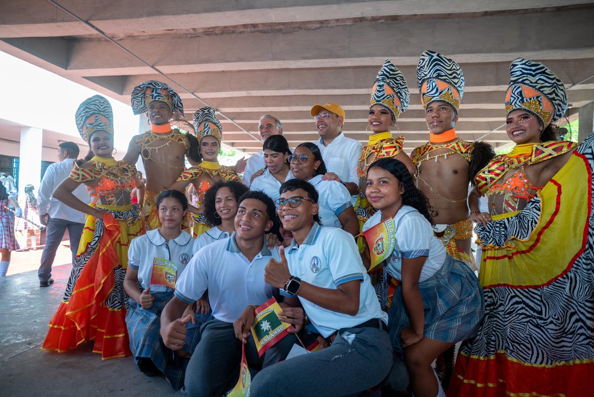 ¡Con 341 <a href="/CompuParaEducar/">Computadores para Educar 💻</a> en Malambo, completamos más de 1.000 equipos entregados hoy en el Atlántico! 

Serán más de 2,000 estudiantes malamberos de dos instituciones educativas los que podrán transformar su vida a través de la tecnología.

¡Gracias al Atlántico por recibirnos y