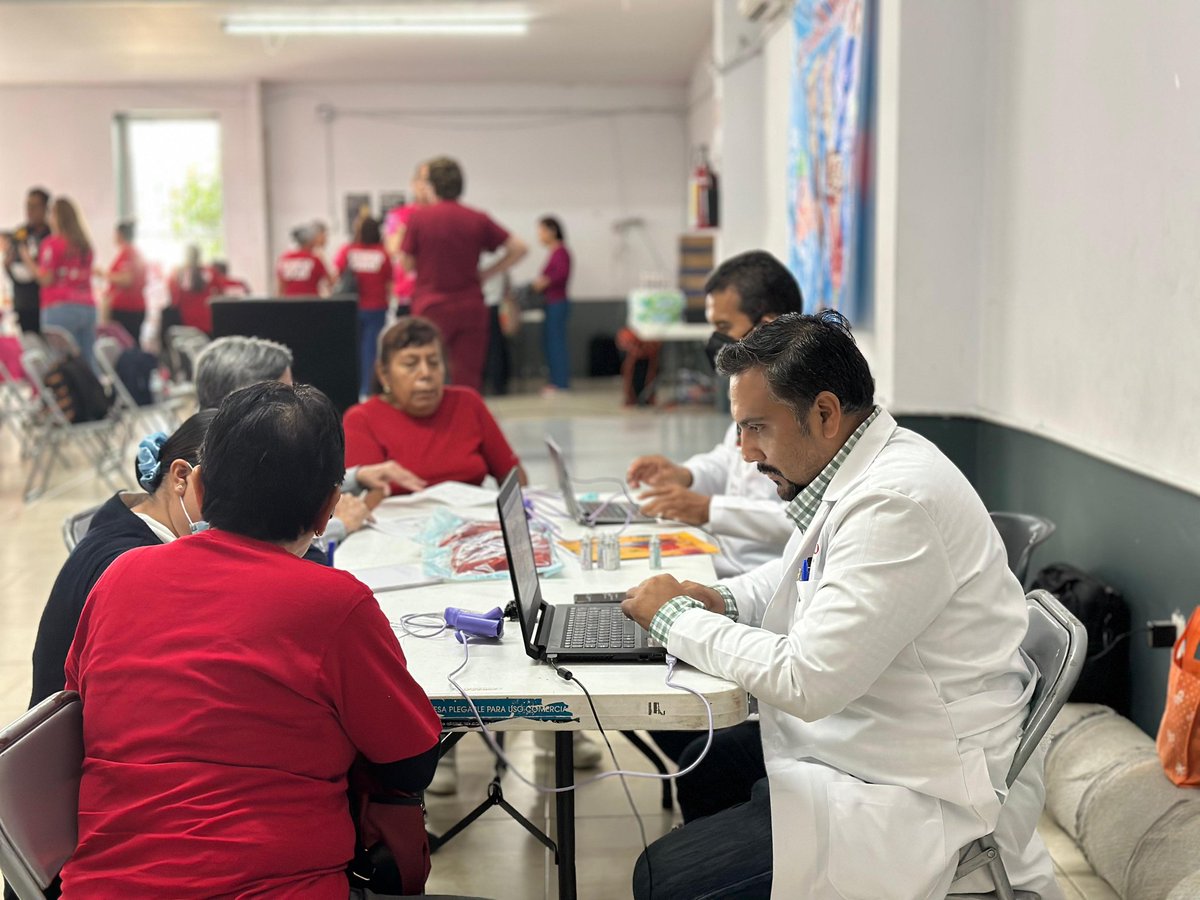 IsssteOaxaca_'s tweet photo. 2/2 En la cual se brindó los servicios de orientación en nutrición, salud sexual, mental y bucal, pruebas de antígeno prostático, detección de glucosa, presión arterial, hemoglobina, espirometría, peso y talla, así como fisioterapia y activación física. https://t.co/V3w1Uaz7aE
