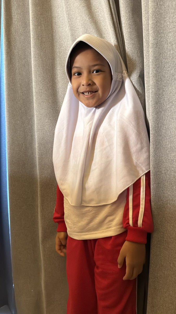 Bangun jam 5, sholat mandi. Jam 6 bersiap berangkat sekolah agustusan. Sementra sekolahnya masih tutup 😅😭😅🤲🏻

Coba tiap hari kaya gini, tenang kehidupan😅🤣😅