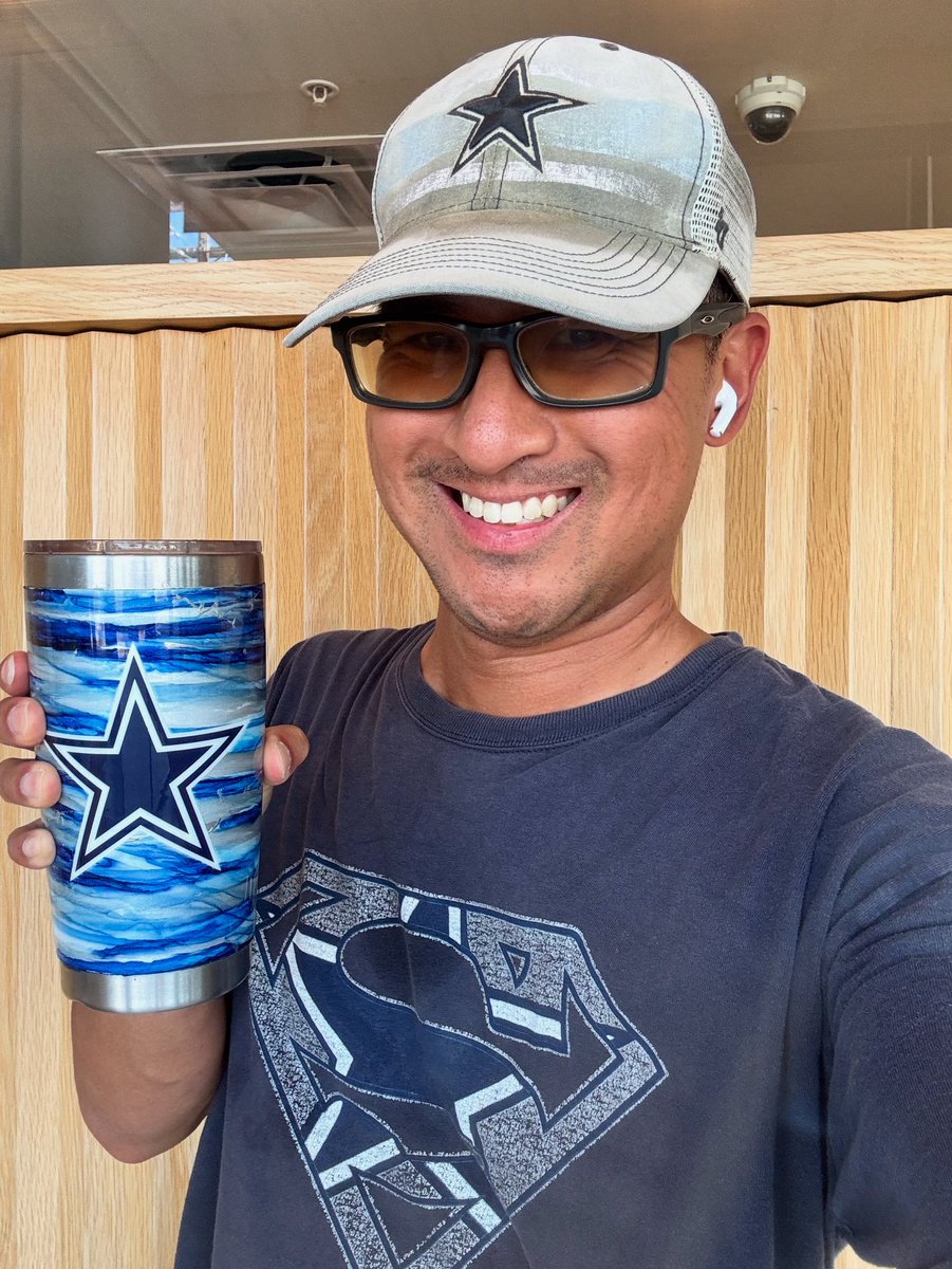 jonathan_shen7's tweet photo. Happy Friday, everybody! Ready for the long weekend? ๐โญ๐โ๏ธ #tgif #happyfriday #longweekend #dallascowboys #dc4l #respectthestar #starbucks #pumpkinspicelatte #fridaycoffee https://t.co/q4x7yaPOjP