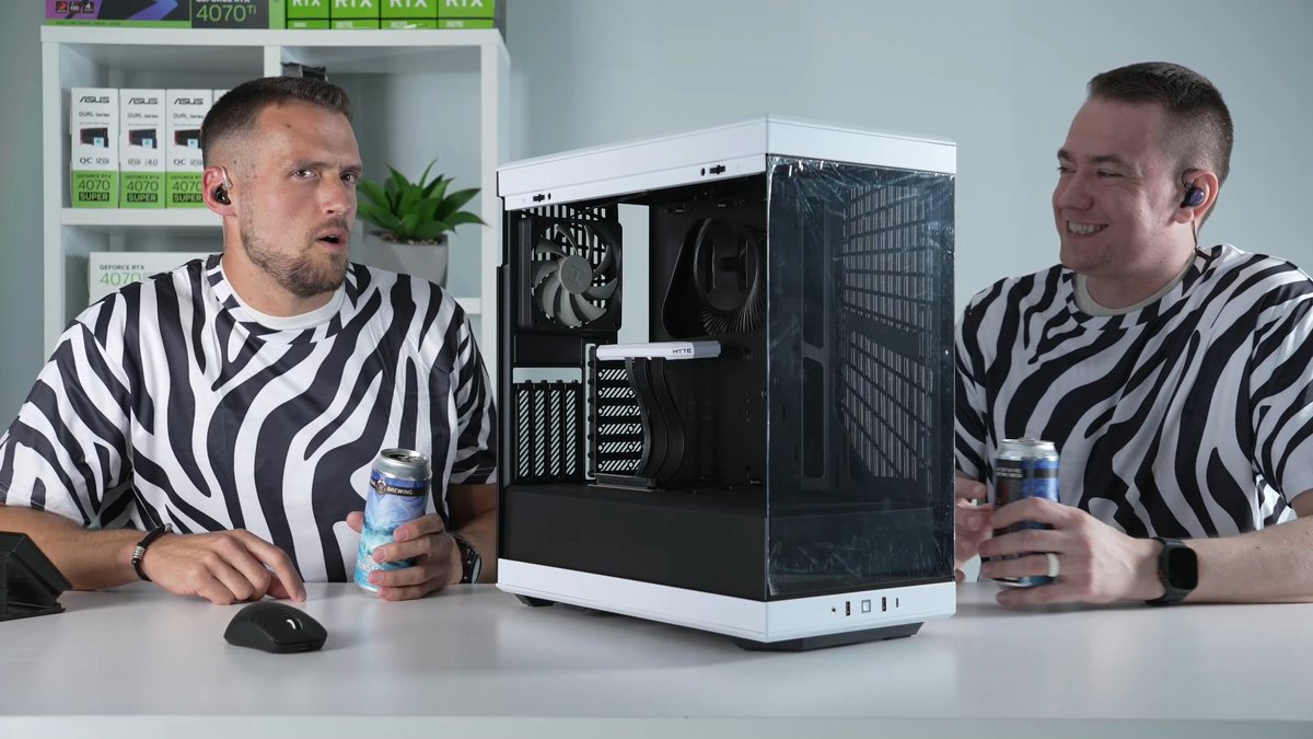 ZachsTechTurf's tweet image. On yesterday's PC building livestream, we built a special, Zebra-themed PC to bid farewell to my friend and neighbor, @UFDTech , as he prepares to move back to South Africa.
I'm always running a gaming PC giveaway during these livestreams, so be sure to tune in. The streaming…