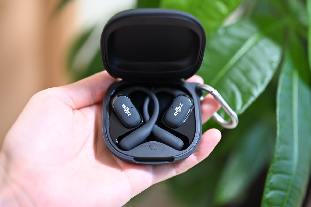 yoha_life's tweet photo. Shokz OpenFit 2+ レビュー!提供:@ShokzJP様
OpenFitシリーズからブラックシップモデルの登場。ワイヤレス充電とDolby Audioに対応しフィット感もさらに快適に。
・Dolby Audio対応
・最大48時間のリスニング
・ダイナミックな音質
ブログ記事↓
https://t.co/KBFuXydpA2
#pr
#Shokz
#OpenFit https://t.co/WbgXQkUnet