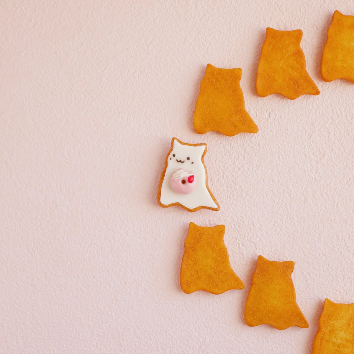 ✨もうすぐ【おばけねこ生誕2周年】です

現在、復刻版ハロウィンの販売やプレゼント企画を考案中です

来月から始まる、おばけねこのお祝いにぜひ参加してねー！