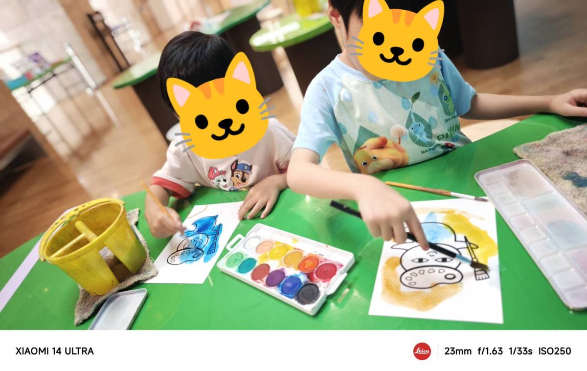 mokuseidayo's tweet image. 夏休みが暑すぎて、子供達と昼間どこで遊ぼうか色々と迷った。

土日は役所の巡回ロボットを見に行き、平日は無料のブリジストンの展示会場が広くてガラガラで穴場だった。

公園は日が暮れた5時からやっと遊べるようになって、夕飯手前まで遊んでた。

子供達と毎日一緒に遊べて楽しい夏休みだった。