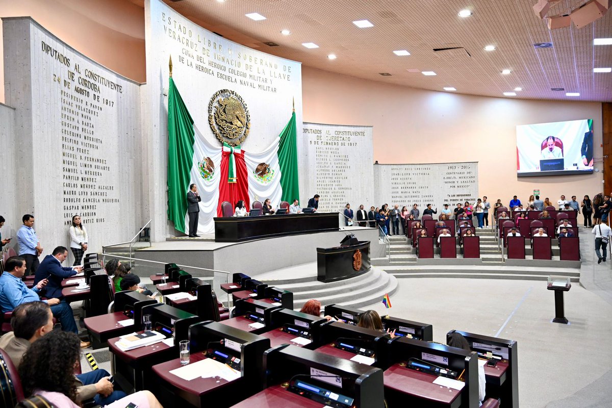 Aprueba Congreso renuncia de su Contralor Interno
Más información 👉 tinyurl.com/4yzd5zbd