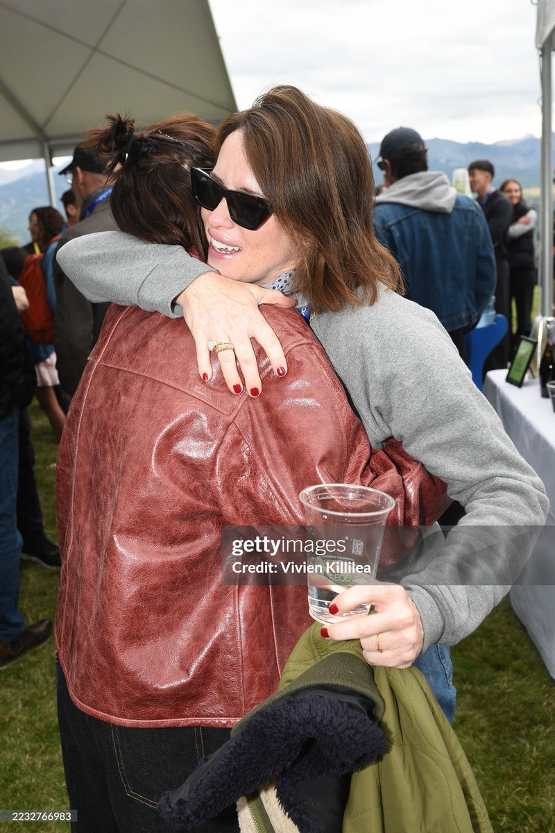 foylittlebean's tweet image. AOUS x WT reunion 😭 

speechless 

#paulmescal #jessiebuckley #clairefoy #telluride #allofusstrangers #womentalking #TellurideFilmFestival