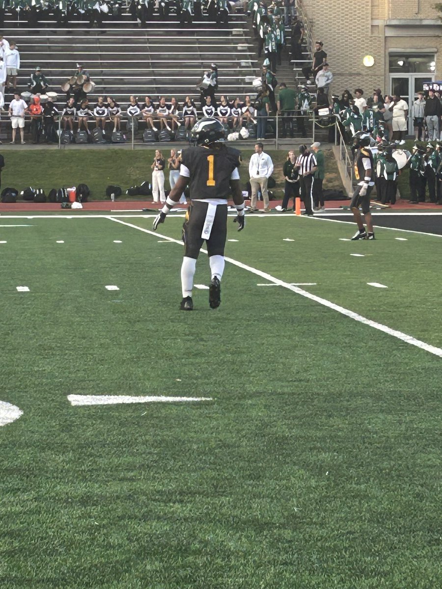 Andrew (@adamsilverjr) on Twitter photo …And just like that #Syracuse target <a href="/ChrysBlackjr1/">Chrys Black jr</a> runs it back for touchdown. Making a very early case for why Syracuse offered him before high school
<a href="/TheJuiceOnline/">Syracuse On SI | The Juice Online</a> …And just like that #Syracuse target <a href="/ChrysBlackjr1/">Chrys Black jr</a> runs it back for touchdown. Making a very early case for why Syracuse offered him before high school
<a href="/TheJuiceOnline/">Syracuse On SI | The Juice Online</a>