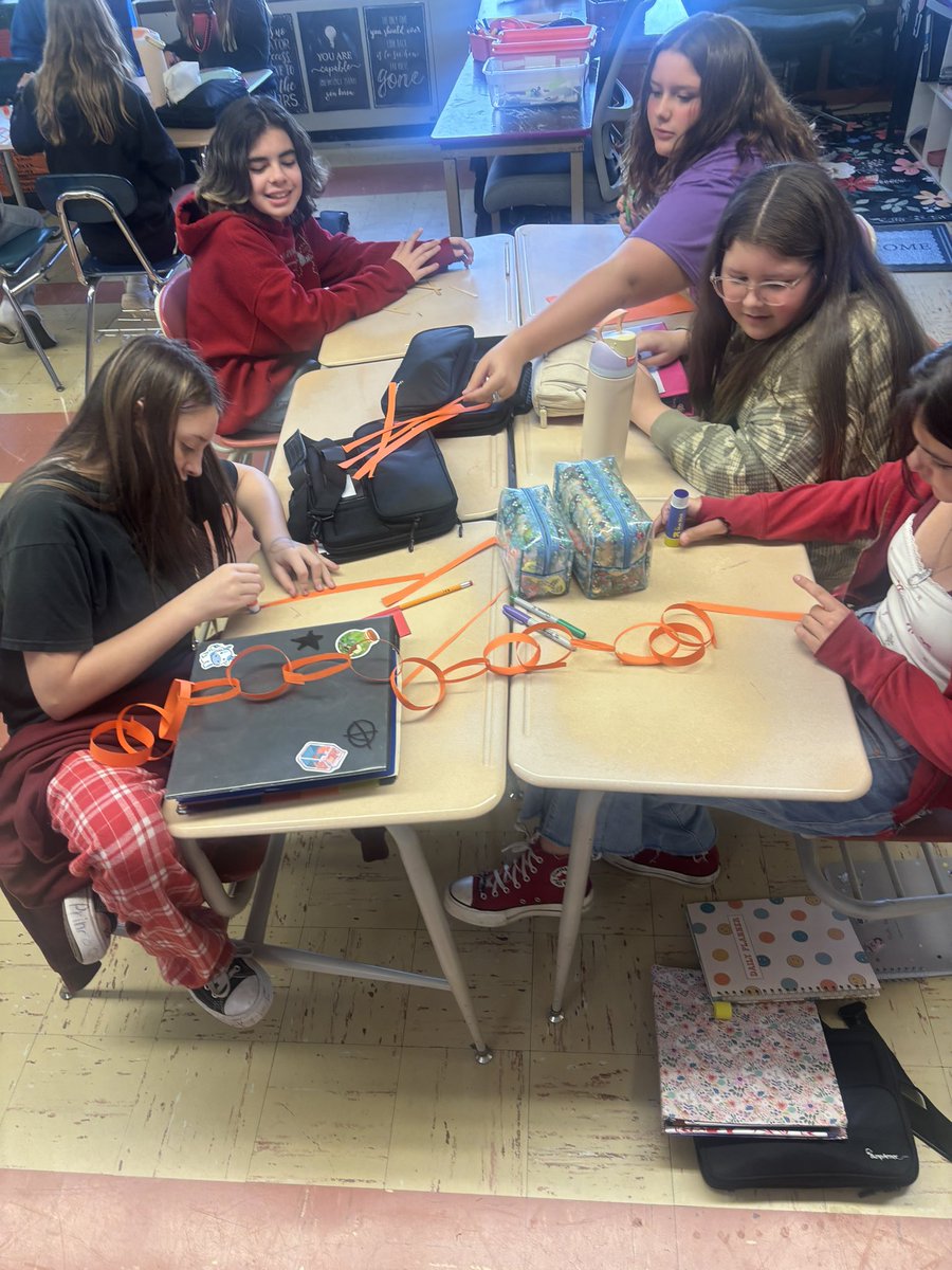 MathWithMsBretz's tweet image. Just now getting to posting our 1st day team activity from class. 

Groups were given the same size of construction paper and time and tasked to work together to see who could come up with the longest paper chain. It was so fun to see their different strategies and solutions. 🧠