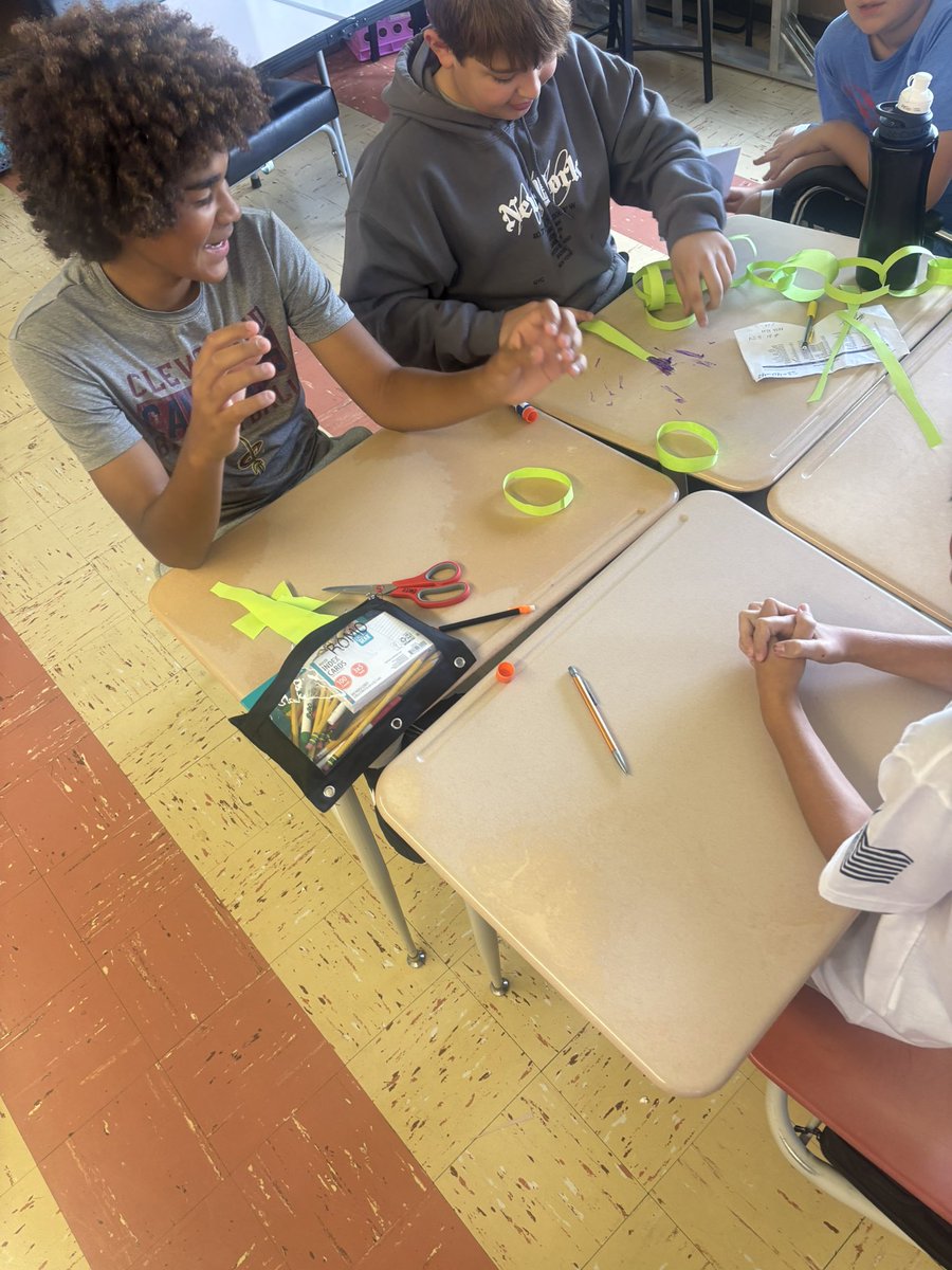 MathWithMsBretz's tweet image. Just now getting to posting our 1st day team activity from class. 

Groups were given the same size of construction paper and time and tasked to work together to see who could come up with the longest paper chain. It was so fun to see their different strategies and solutions. 🧠
