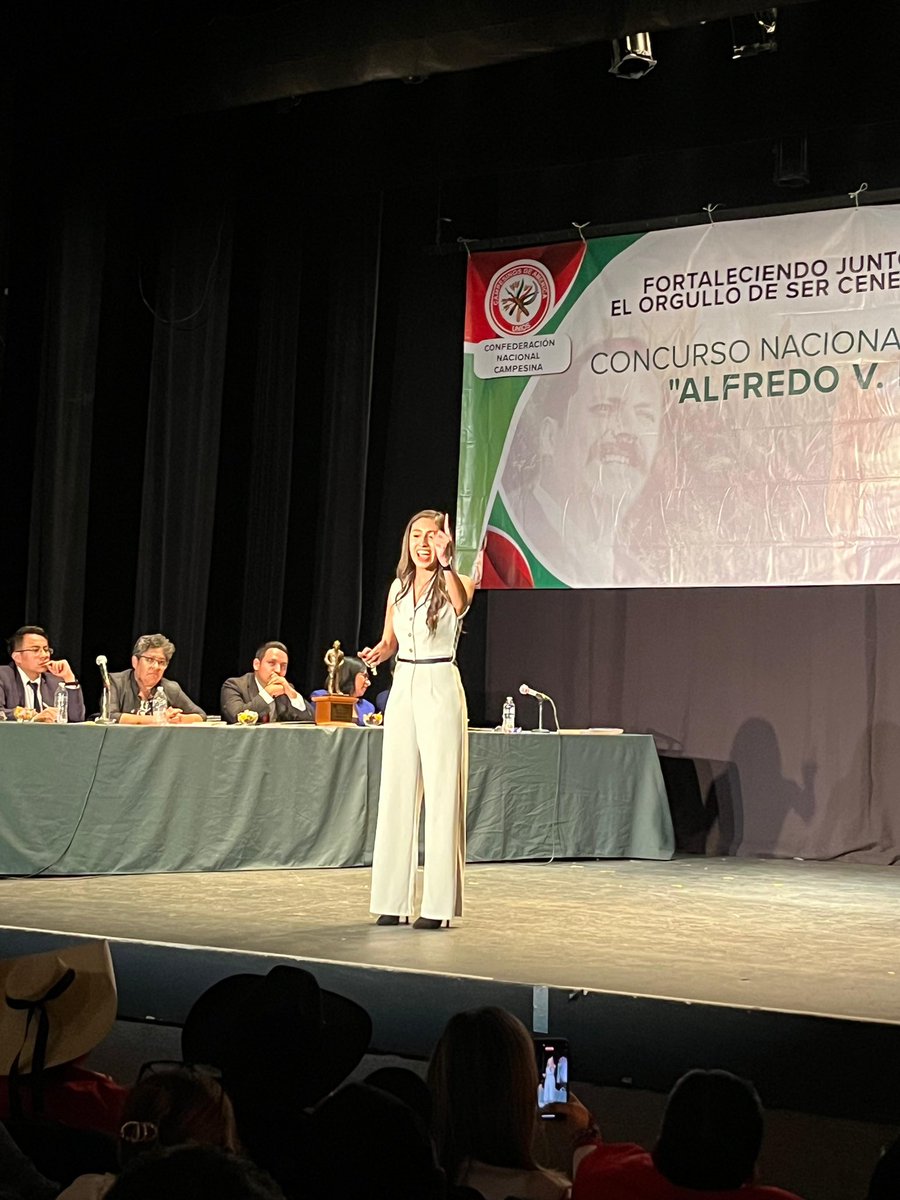 México necesita de oradores que lo que piensan y digan lo ejecuten en la acción, por más y mejores jóvenes en la política.

En el marco de nuestro 87 Congreso Nacional de la CNC el @cenvanguardia llevó a cabo el Concurso Nacional de Oratoria Alfredo V. Bonfil 2025.