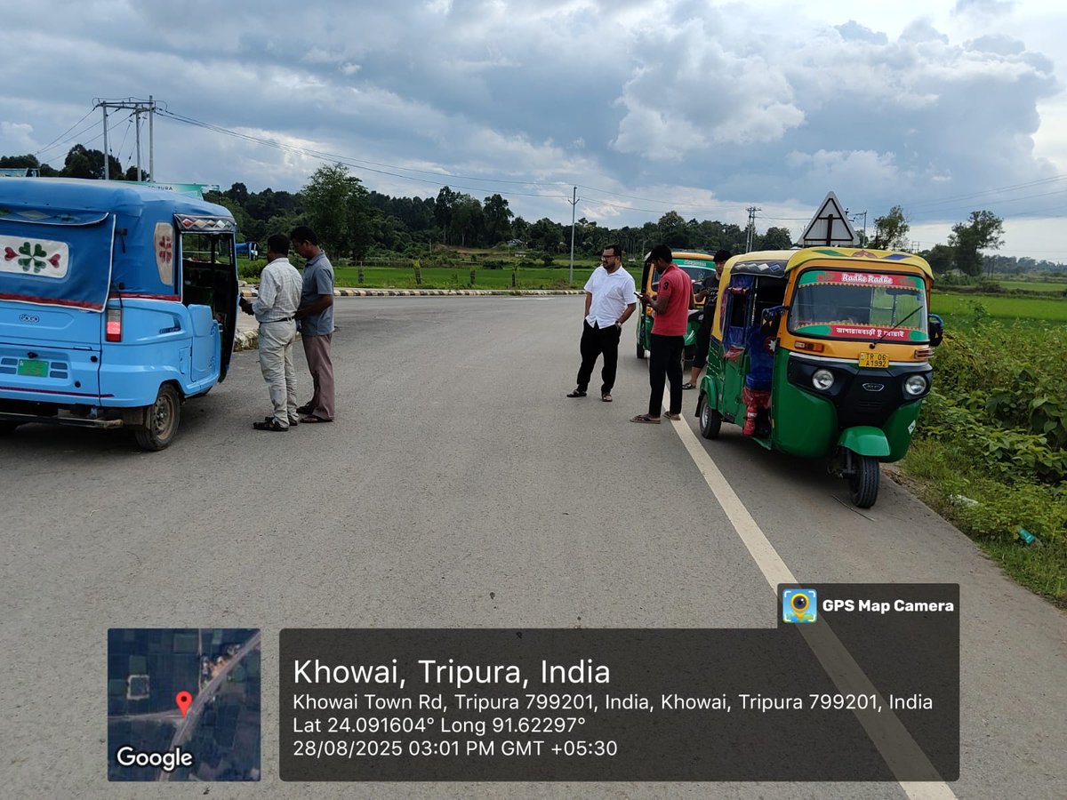 dmkhowai's tweet image. 🚔 Enforcement Drive in Khowai

An Enforcement Drive was conducted by the Sr. MVIs, Office of the DTO, Khowai District at Tanti Para, Khowai on 28th August 2025 to ensure road safety and compliance with traffic regulations. ✅

#RoadSafety #EnforcementDrive #Khowai