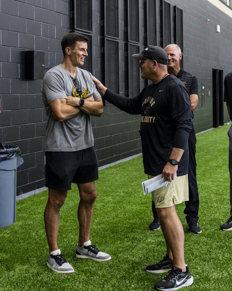 Purdue Football (@boilerfootball) on Twitter photo Welcoming home a member of the Den and former #ProBoiler ๐โฌ๏ธ
<a href="/RyanKerrigan91/">Ryan Kerrigan</a> ๐ค <a href="/Coach_Odom/">Barry Odom</a> Welcoming home a member of the Den and former #ProBoiler ๐โฌ๏ธ
<a href="/RyanKerrigan91/">Ryan Kerrigan</a> ๐ค <a href="/Coach_Odom/">Barry Odom</a>