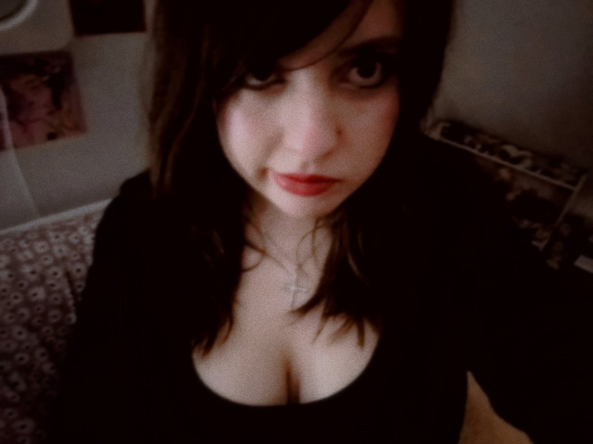 _voxdoll's tweet photo. hello chat https://t.co/iwbMg9PDNC