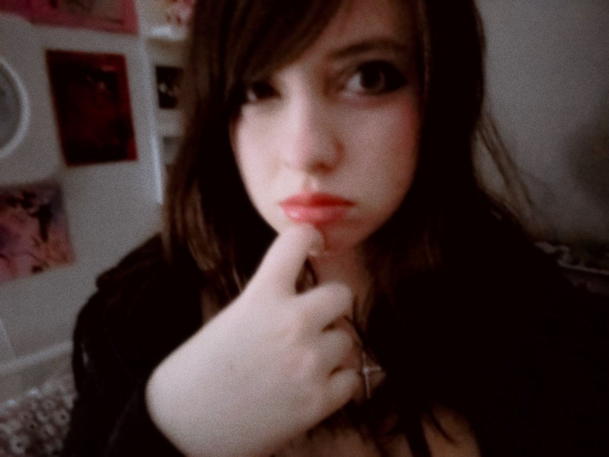 _voxdoll's tweet photo. hello chat https://t.co/iwbMg9PDNC