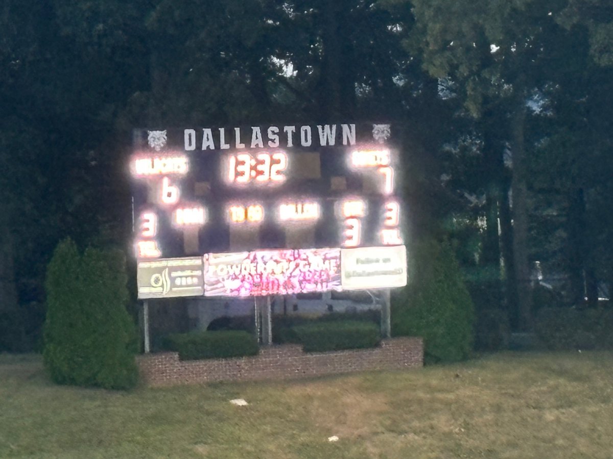 Penn Manor 7, Dallastown 6. Halftime. #CometsRising 🔵🟡☄️🏈