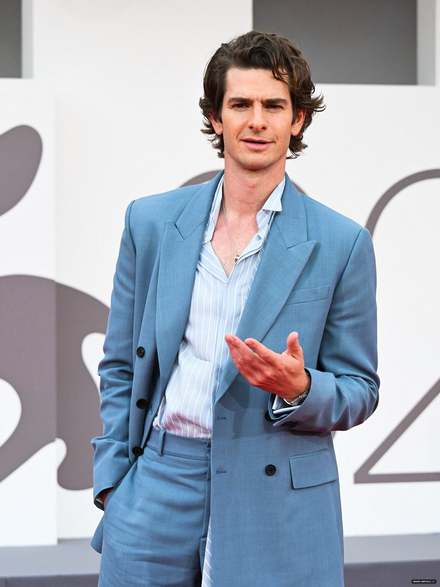 agarfield_com's tweet image. 📸 +1300 HQ photos of Andrew Garfield attending the "After The Hunt" red carpet during the 82nd Venice International Film Festival on August 29, 2025 in Venice, Italy.
🔗 andrew-garfield.com/gallery/thumbn…