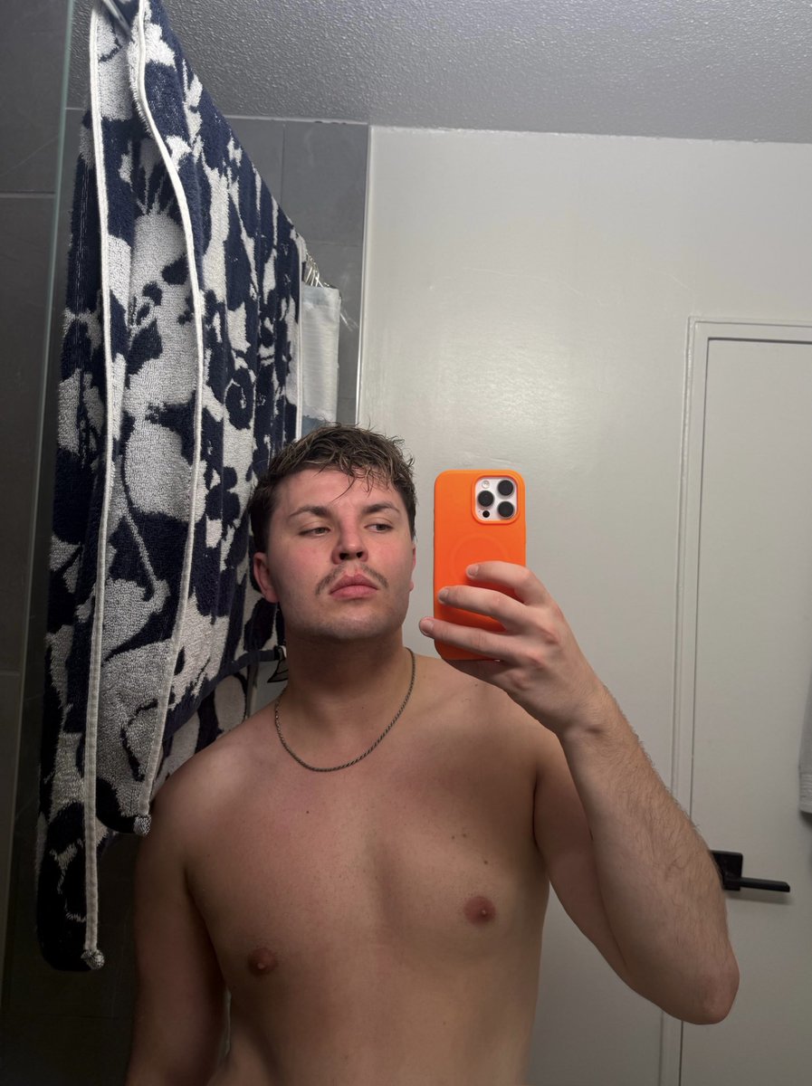 PowerFlower26's tweet image. Hi, I have a sit for you, guess where is it?
#gay #укртві