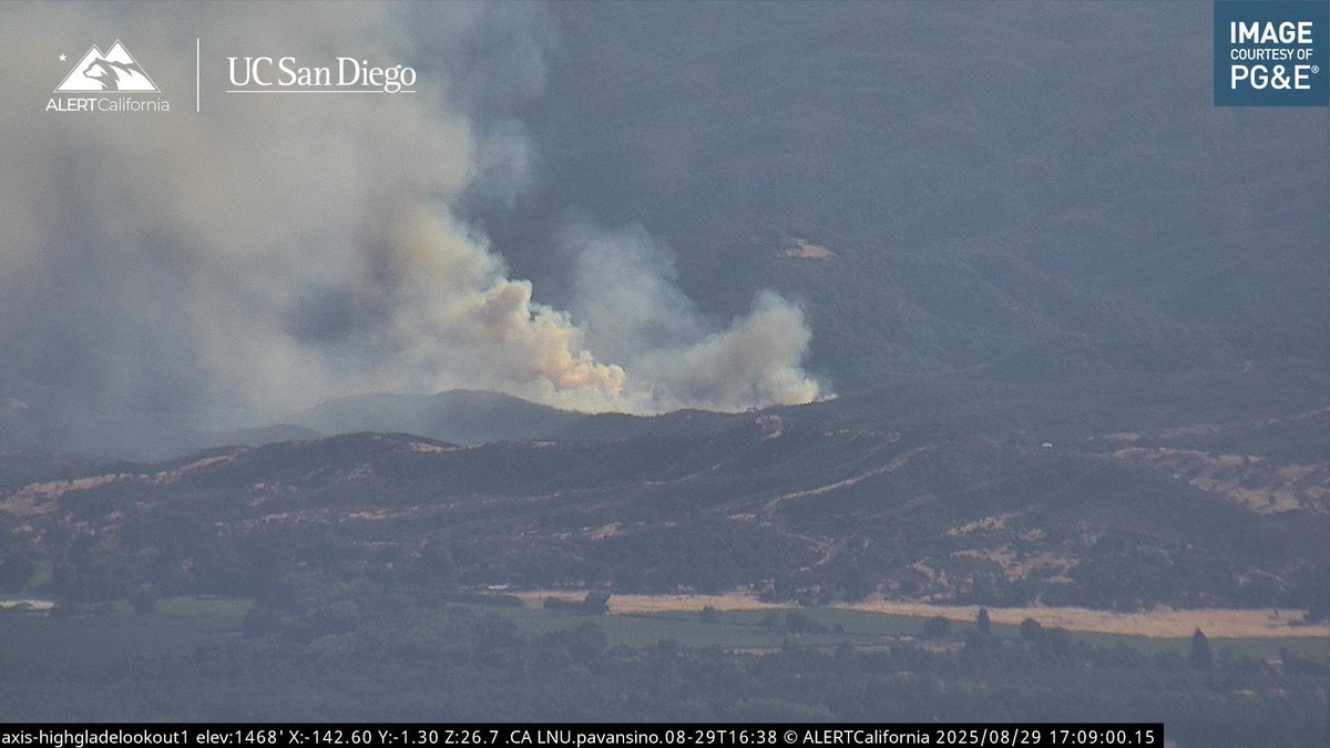 InfernoWatch24's tweet image. LIVE LOOK (#ScottFire): live look of the fire from High Glade Lookout cam 1.