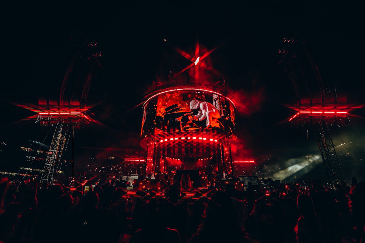 2freshLES's tweet image. Well done brother 👌🏾 You killed it 🙏🏾 @DjMaphorisa @KabzaDeSmall_