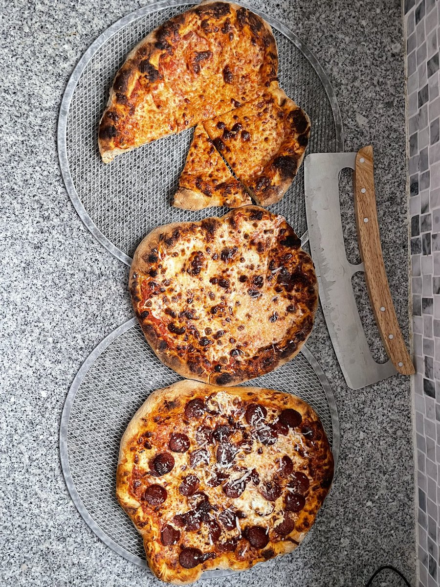 Texas_Hoosiers's tweet image. Friday night #pizzapics