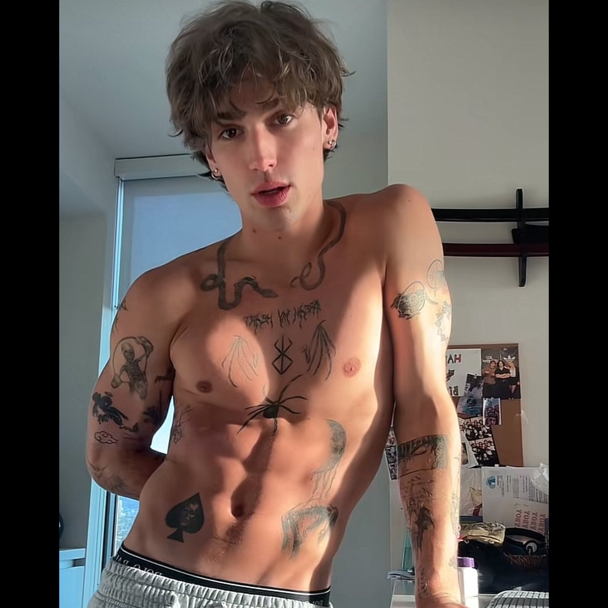 Romega_TV's tweet image. El influencer #VinnieHacker en una nueva fotografía 😍💖