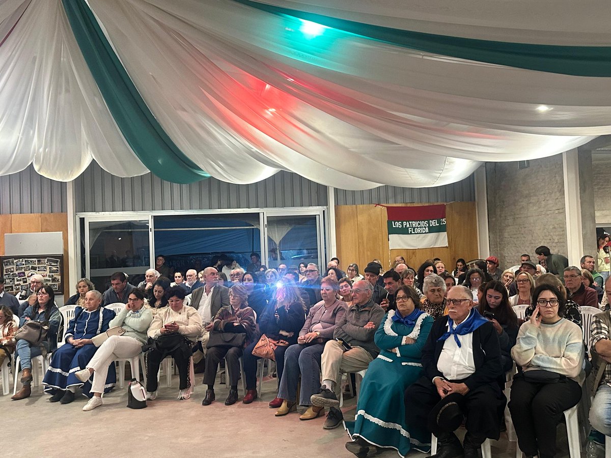 Intendente <a href="/PajaroEnciso/">Carlos Enciso Christiansen</a> y la Soc Criolla Los Patricios del 25, nombraron Visitante Ilustre de Florida  al comunicador Walter “Serrano” Abella, hombre del interior, cultivador de los valores,   persona que refleja su profunda conexión con la cultura y la tradición rural.