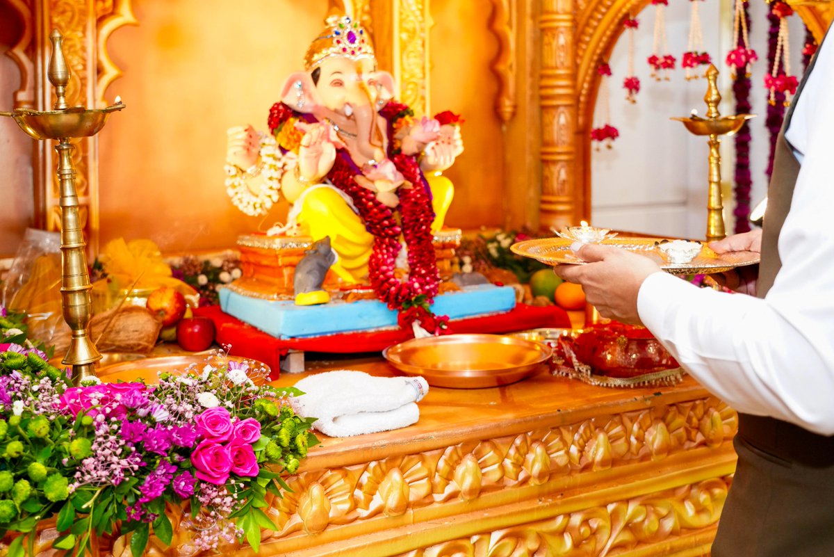 तू सुखकर्ता तू दुःखहर्ता विघ्‍न विनाशक मोरया ।
संकटी रक्षी शरण तुला मी, गणपती बाप्पा मोरया॥

Today’s aarti..
दिवस ४: लंबोदर गजाननाची सकाळची आरती.

🕥 10.30am | 30-8-2025📍Varsha Bungalow, Mumbai | स. १०.३० वा. | ३०-८-२०२५📍वर्षा निवासस्थान, मुंबई.

#Maharashtra #गणेशोत्सव२०२५